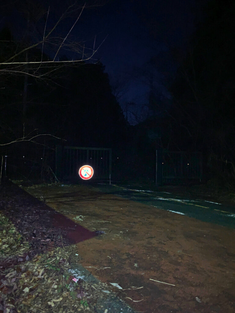 Gate before the path leading to Komine Pass